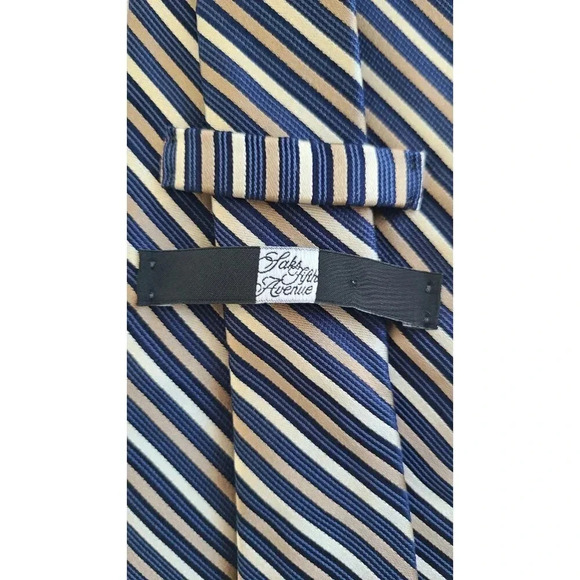2/30$ Vintage  Saks Fifth Avenue Silk Tie - Picture 4 of 4
